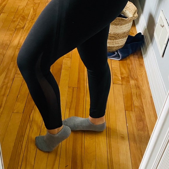 Black high waisted Lululemon leggings - Picture 2 of 5